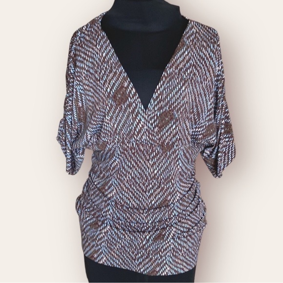 🤎 BCBGMaxAzria Faux Wrap Abstract Print Short-Sleeve V Neck Top Brown Large - Picture 1 of 11